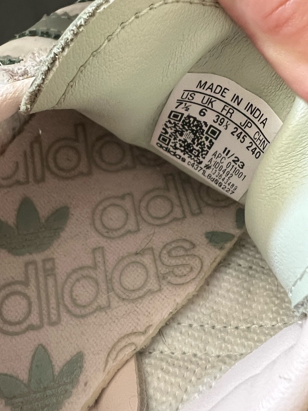 adidas Samba Low-Top Sneakers in Silver and Green with Gum Sole - Picture 7 of 7